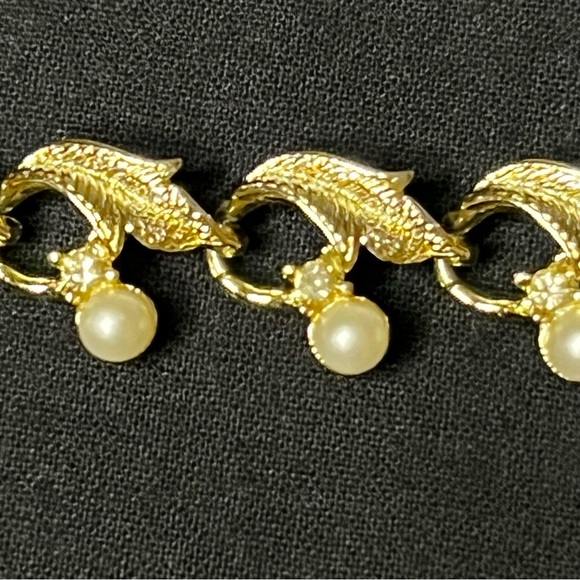 Gold Leaf Bracelet with Pearls and Organic Design - Picture 5 of 13
